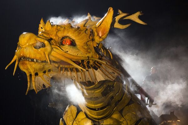 Дракон лунма во время репетиции представления от компании La Machine в Пекине