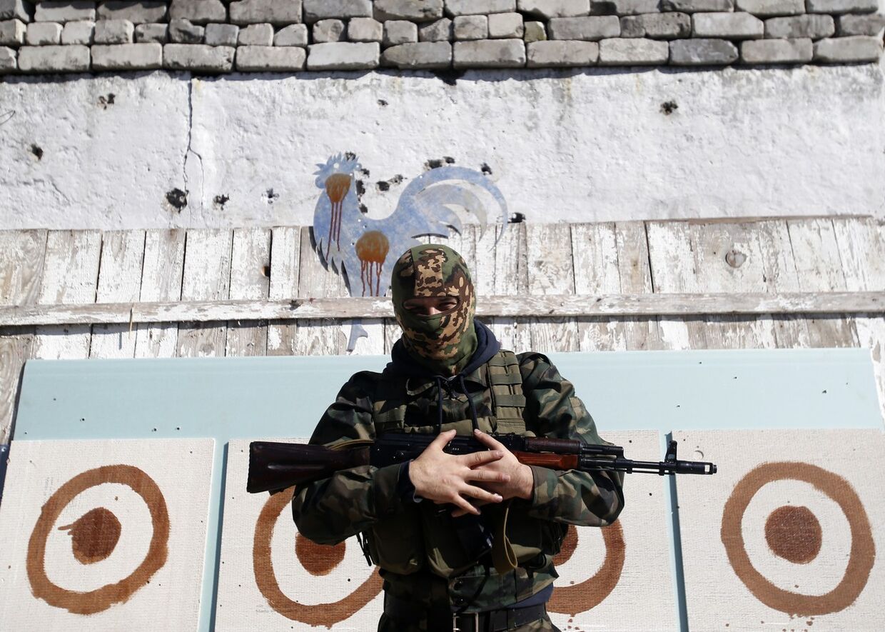 Пророссийский ополченец в Донецке
