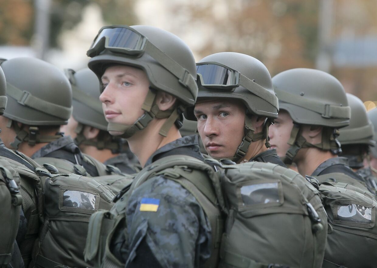 Украинские солдаты во время репетиции парада в центре Киева
