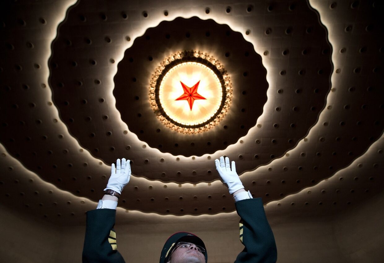 Репетиция военного оркестра в Большом зале народа в Пекине