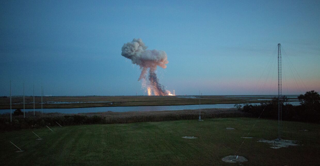 Момент взрыва ракеты-носителя Antares с космическим грузовиком Cygnus