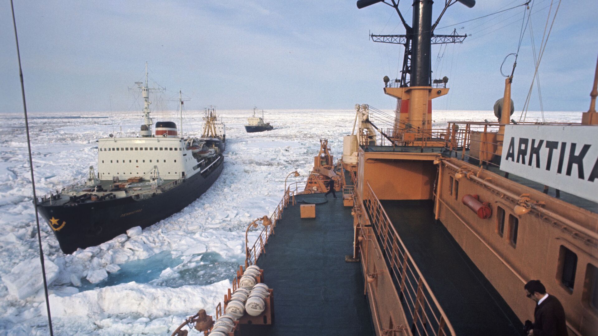 Атомный ледокол «Арктика» во главе каравана судов, идущего Северным морским путем - ИноСМИ, 1920, 19.10.2021