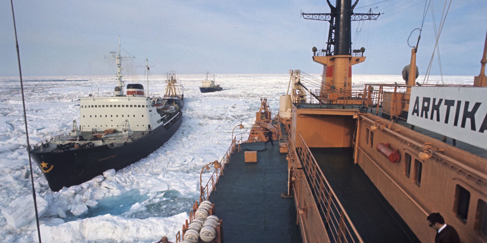 Атомный ледокол «Арктика» во главе каравана судов, идущего Северным морским путем - ИноСМИ, 1920, 24.11.2021