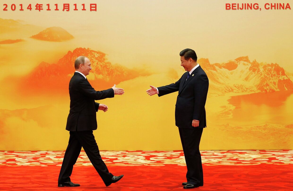 Президент России Владимир Путин и председатель КНР Си Цзиньпин провели встречу в рамках саммита АТЭС