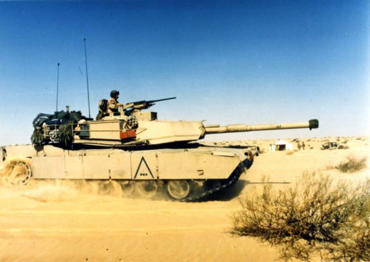 Танк M1 Abrams в пустыне Саудовской Аравии