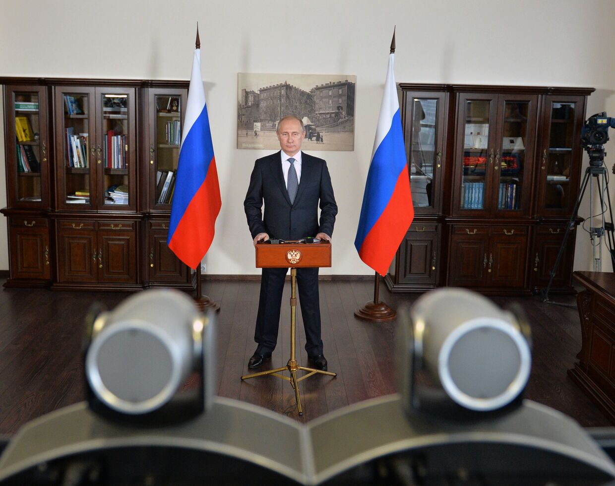 Владимир Путин во время видеоконференции во Владивостоке