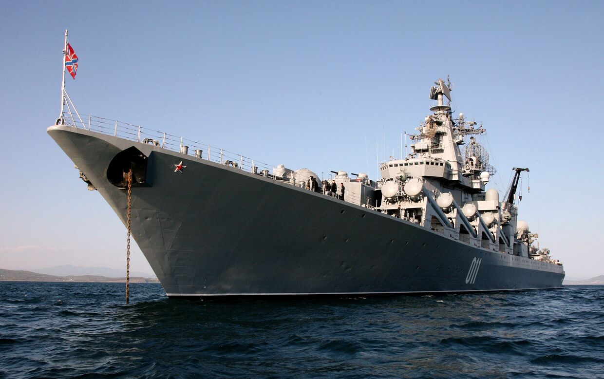 Контрольный выход в море гвардейского ракетного крейсера Варяг Тихоокеанского флота для подтверждения боевой готовности
