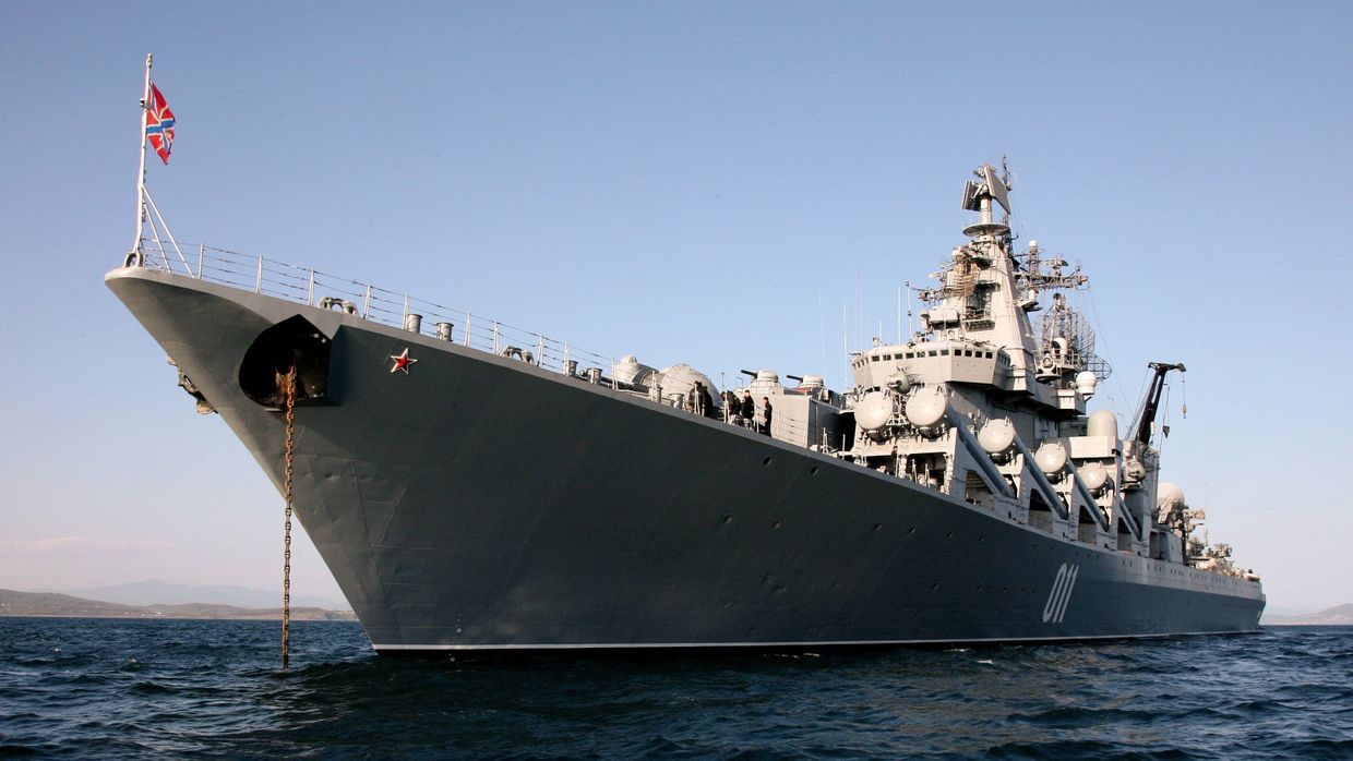 Контрольный выход в море гвардейского ракетного крейсера Варяг Тихоокеанского флота для подтверждения боевой готовности