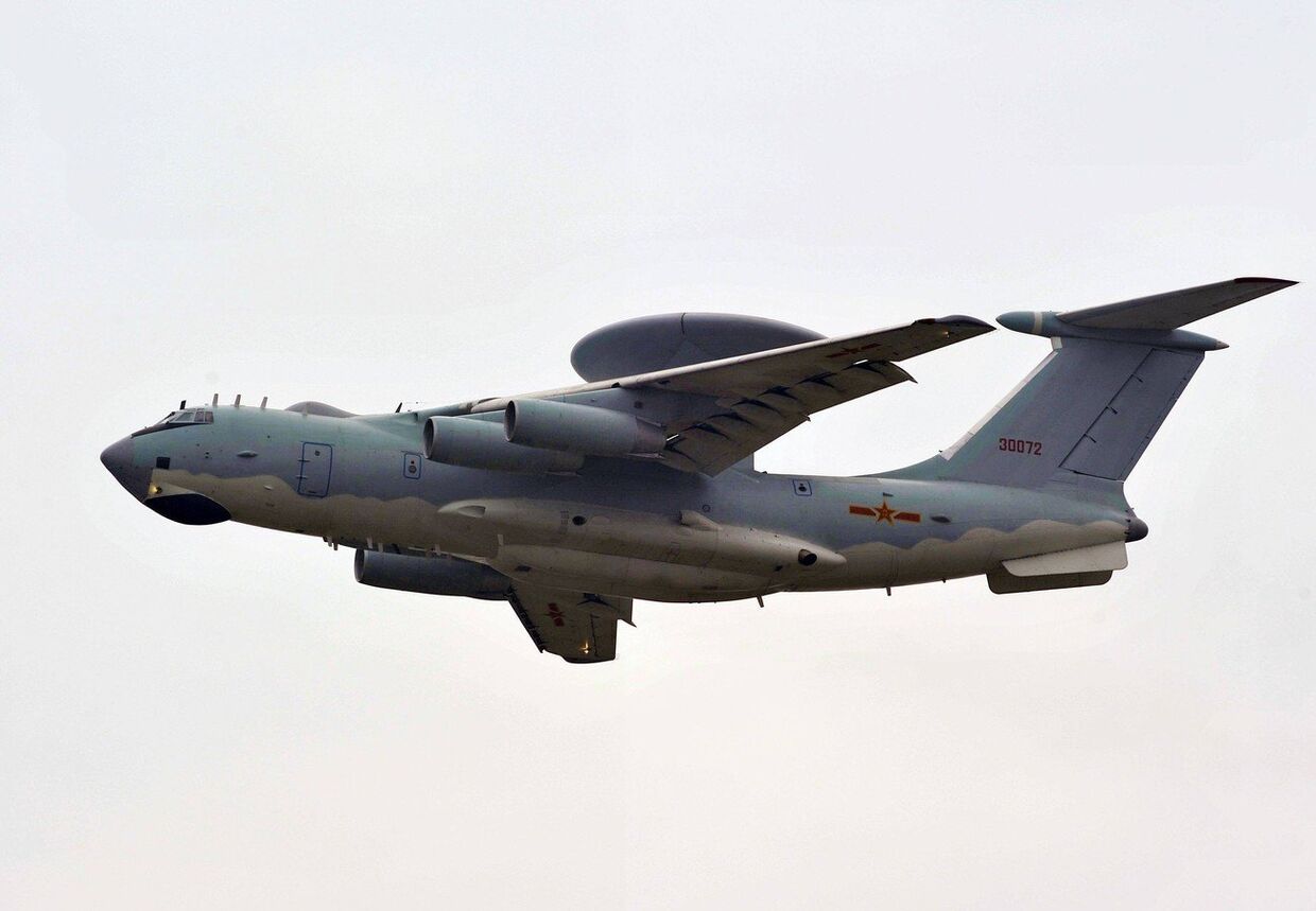 Самолет дальнего радиолокационного обнаружения KJ-2000 китайской армии