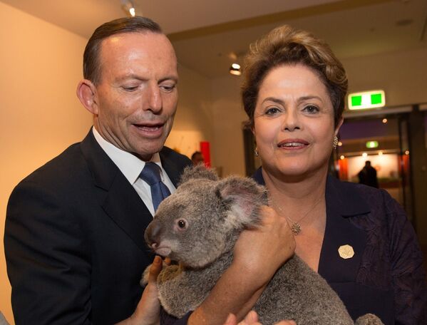 Дилма Русеф держит на руках коалу на саммите G20 в Австралии
