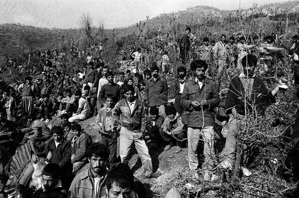 Иракские курды в лагере для беженцев Чукурджа в Турции, 1991 год