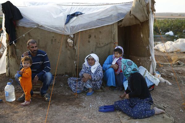 Беженцы из Кобани в лагере в городе Сурук