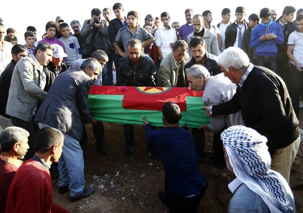 Похороны курдских ополченцев, воевавших с боевиками Исламского государства в городе Кобани