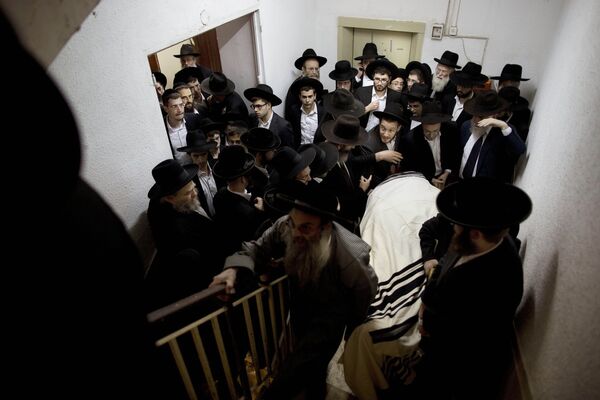 Похороны Моше Тверского, погибшего во время нападения на синагогу в Иерусалиме