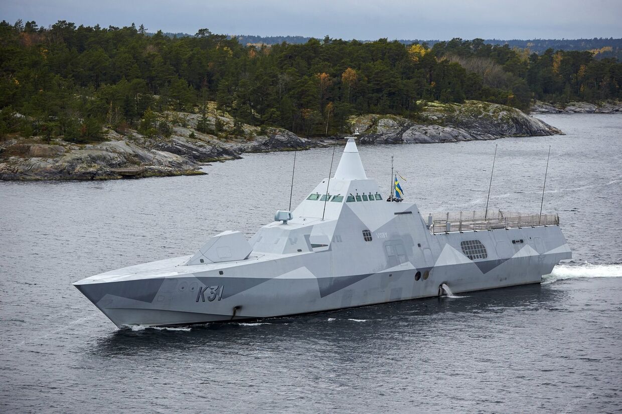 Корвет HMS Visby ведет поиски подводной лодки в районе Стокгольмского архипелага