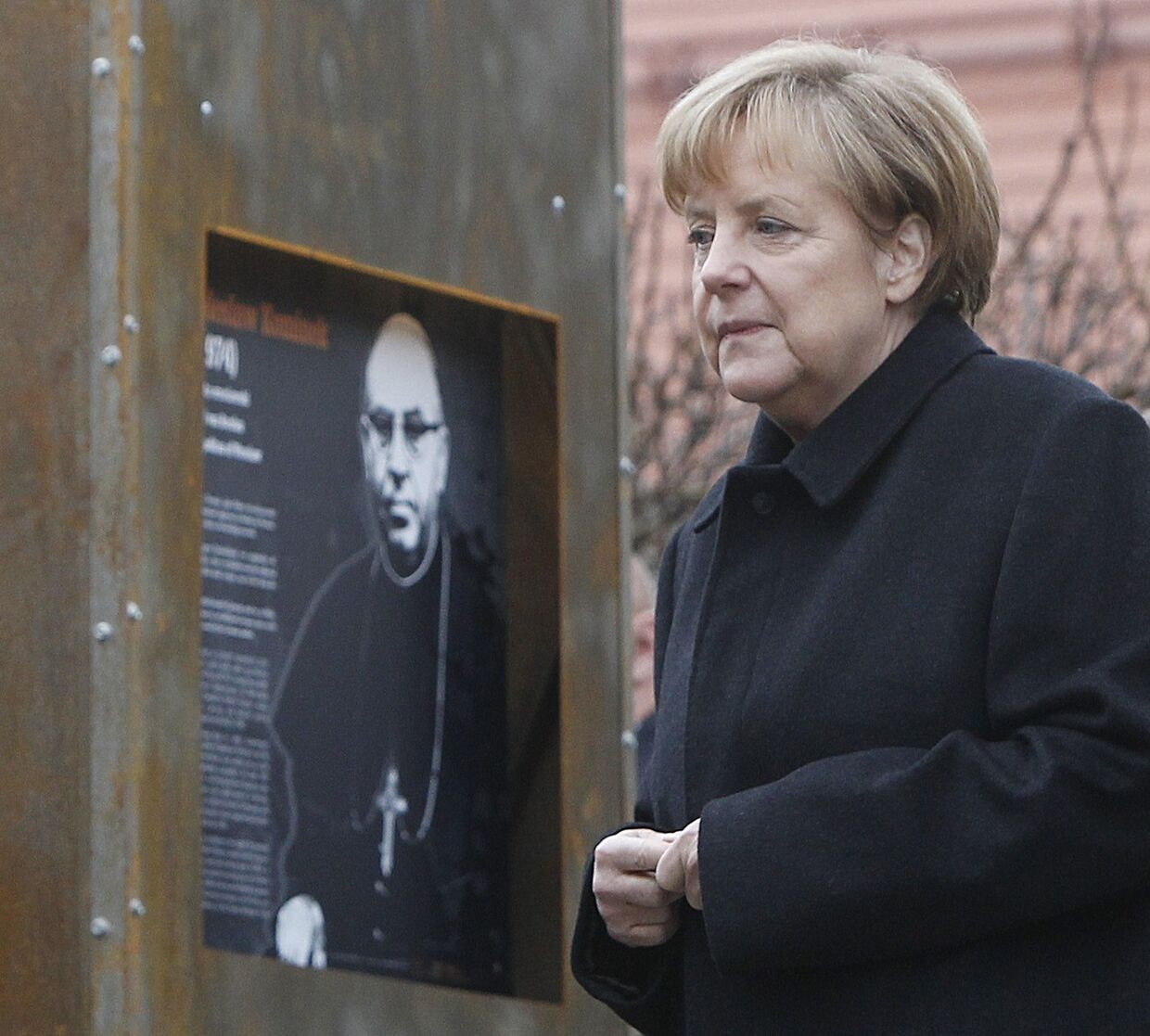 Ангела Меркель во время встречи с премьер-министром Польши Евой Копач в поселке Кшижова