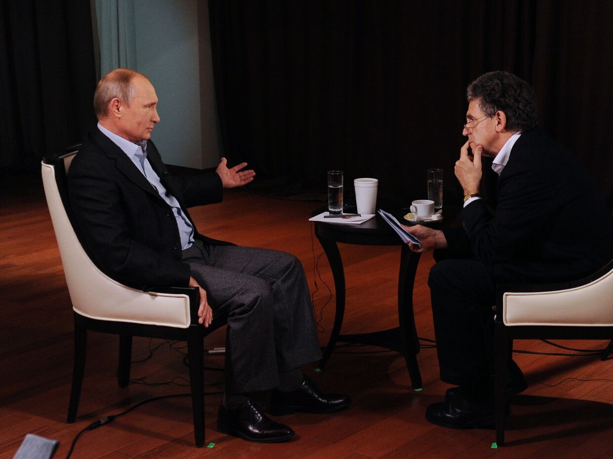 Владимир Путин отвечает на вопросы представителя немецкого телеканала ARD Хуберта Зайпеля