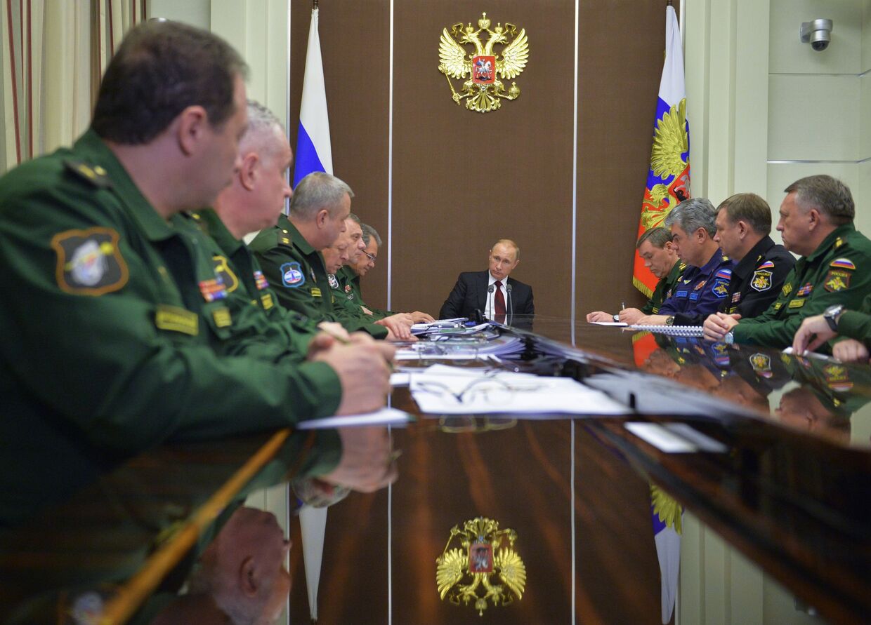 Владимир Путин проводит совещание в резиденции «Бочаров Ручей»