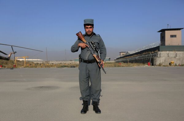 Афганский полицейский Забиулла в Кабуле