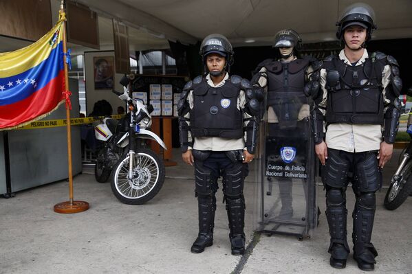 Офицеры национальной полиции Венесуэлы Белло и Богадо