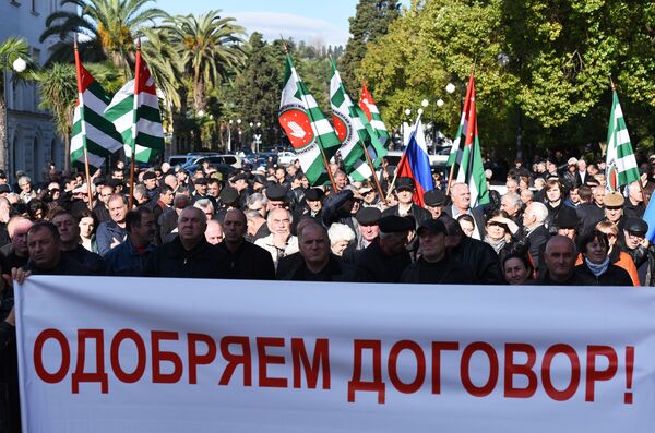 Митинги прошли в Сухуме перед подписанием договора между Россией и Абхазией