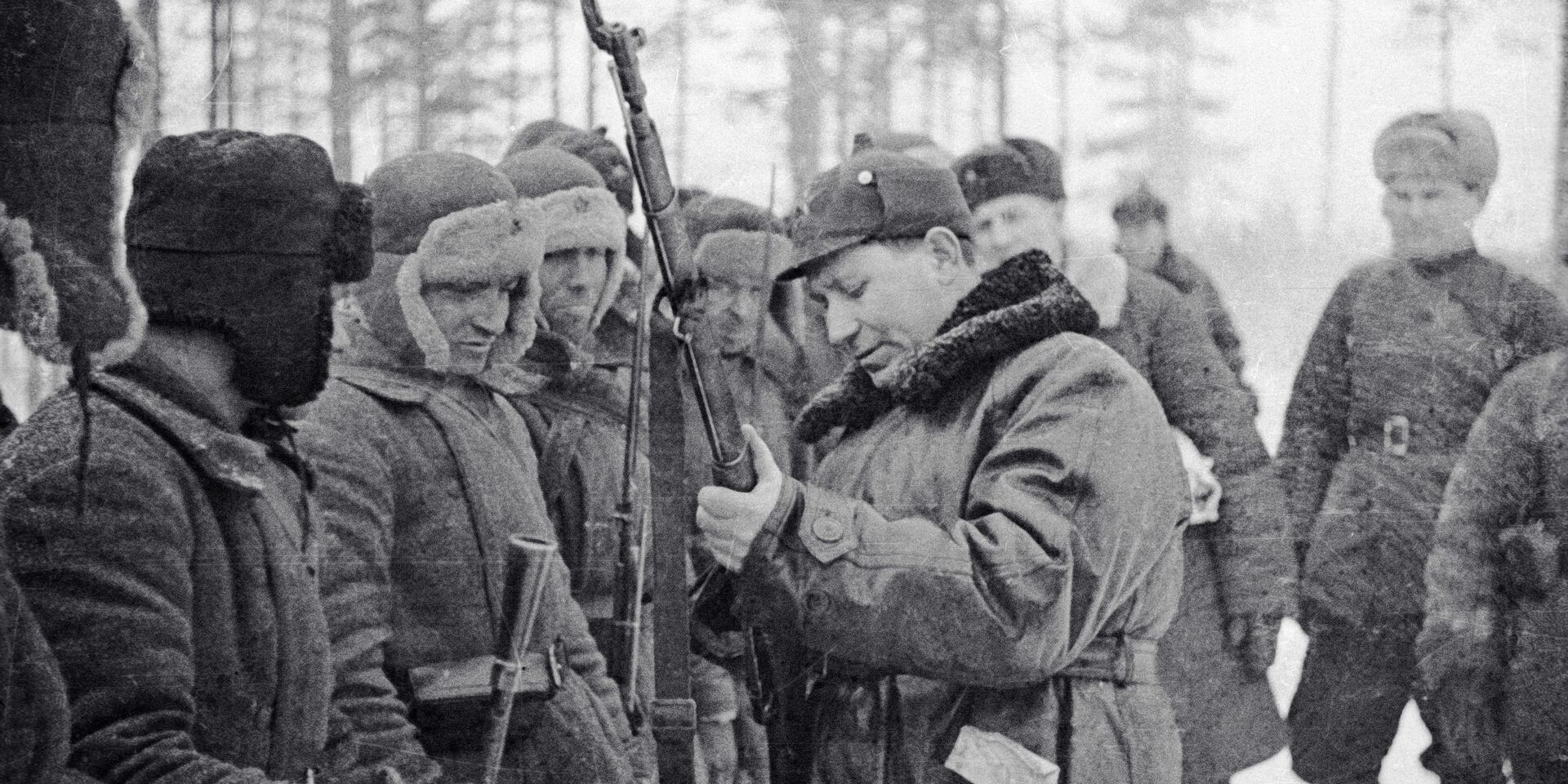 Генерал Штыков с красноармейцами - ИноСМИ, 1920, 13.08.2025