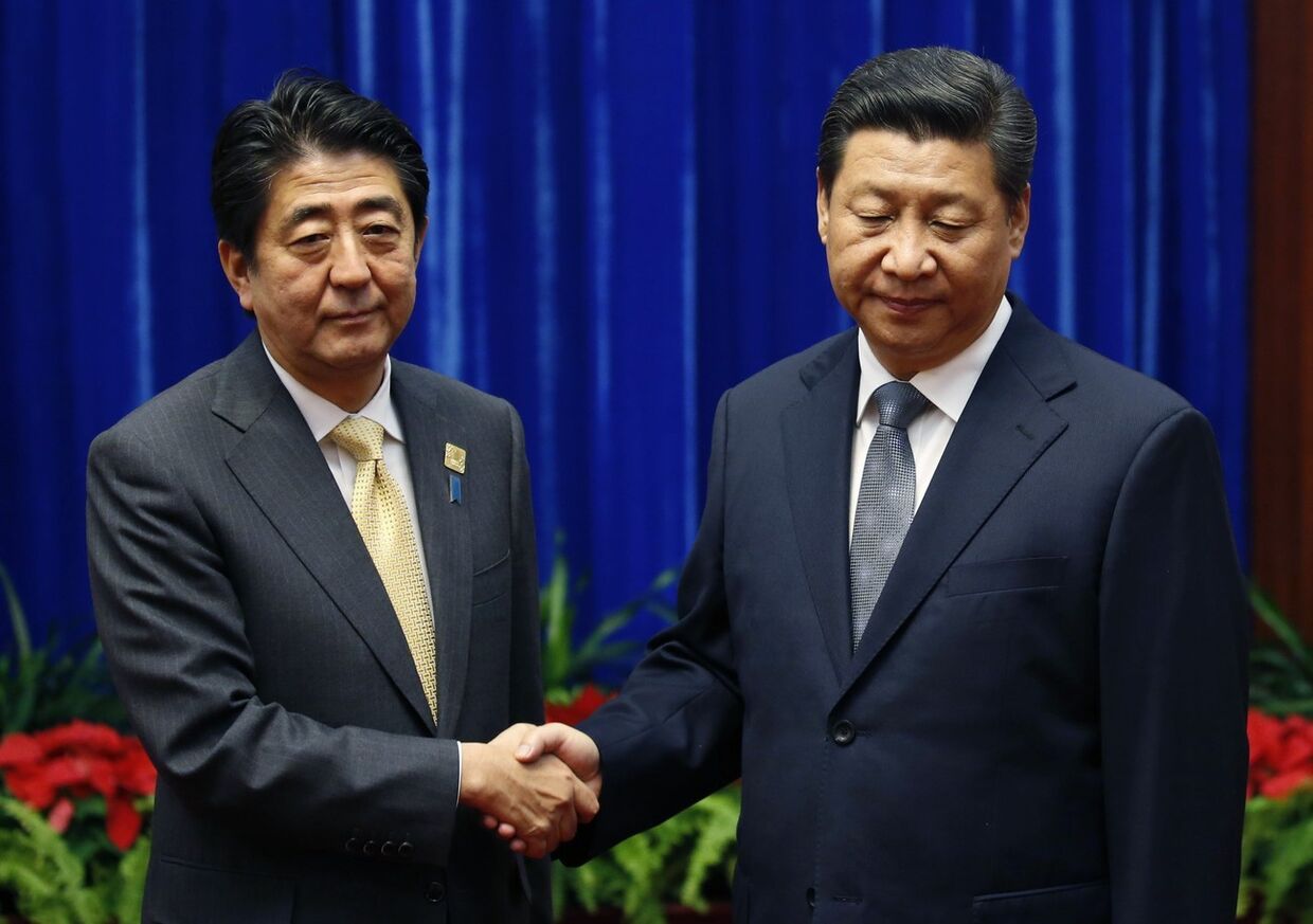 Встреча Синдзо Абэ и Си Цзиньпина на саммите АТЭС в Пекине