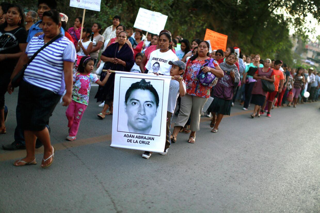 Демонстрация в Мексике с требованием справедливости для пропавших учащихся в штате Герреро, 23 ноября 2014