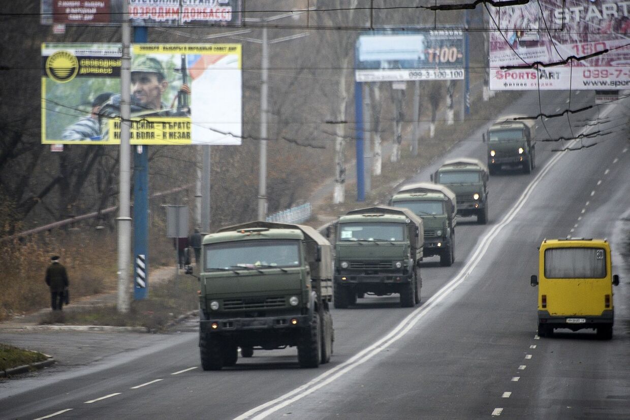 Военные машины рядом с городом Макеевка в 25 км от Донецка