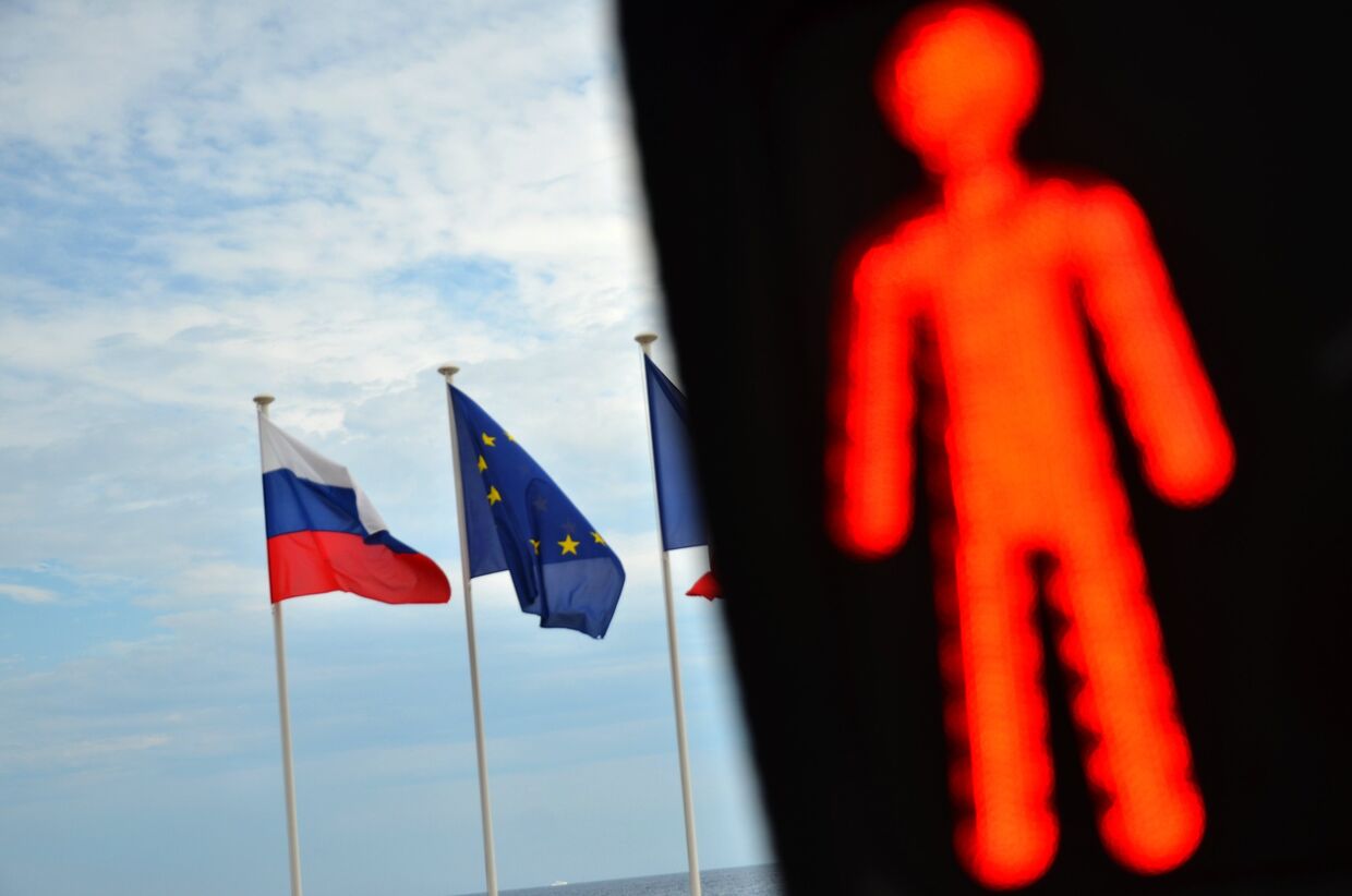 Флаги России и ЕС на набережной Ниццы. Архивное фото