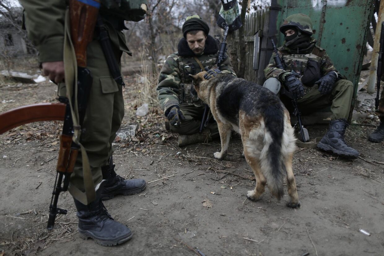 Украинские солдаты в деревне Пески под Донецком