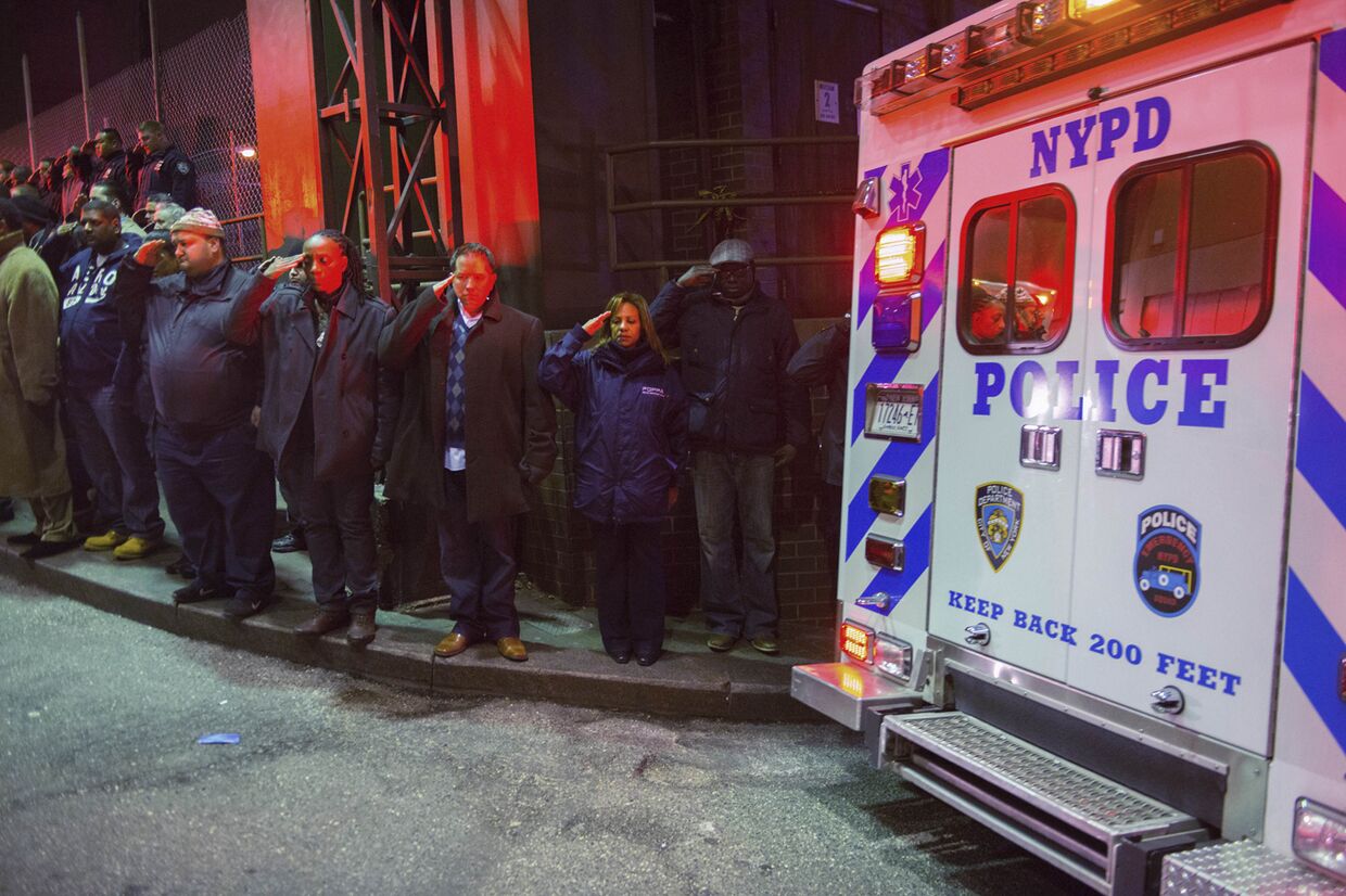 Автомобиль с телами убитых нью-йоркских полицейских