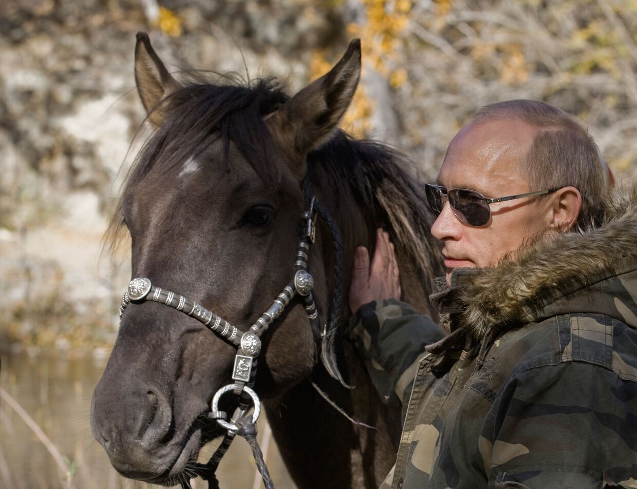 Владимир Путин во время экспедиции в Убсунурскую котловину