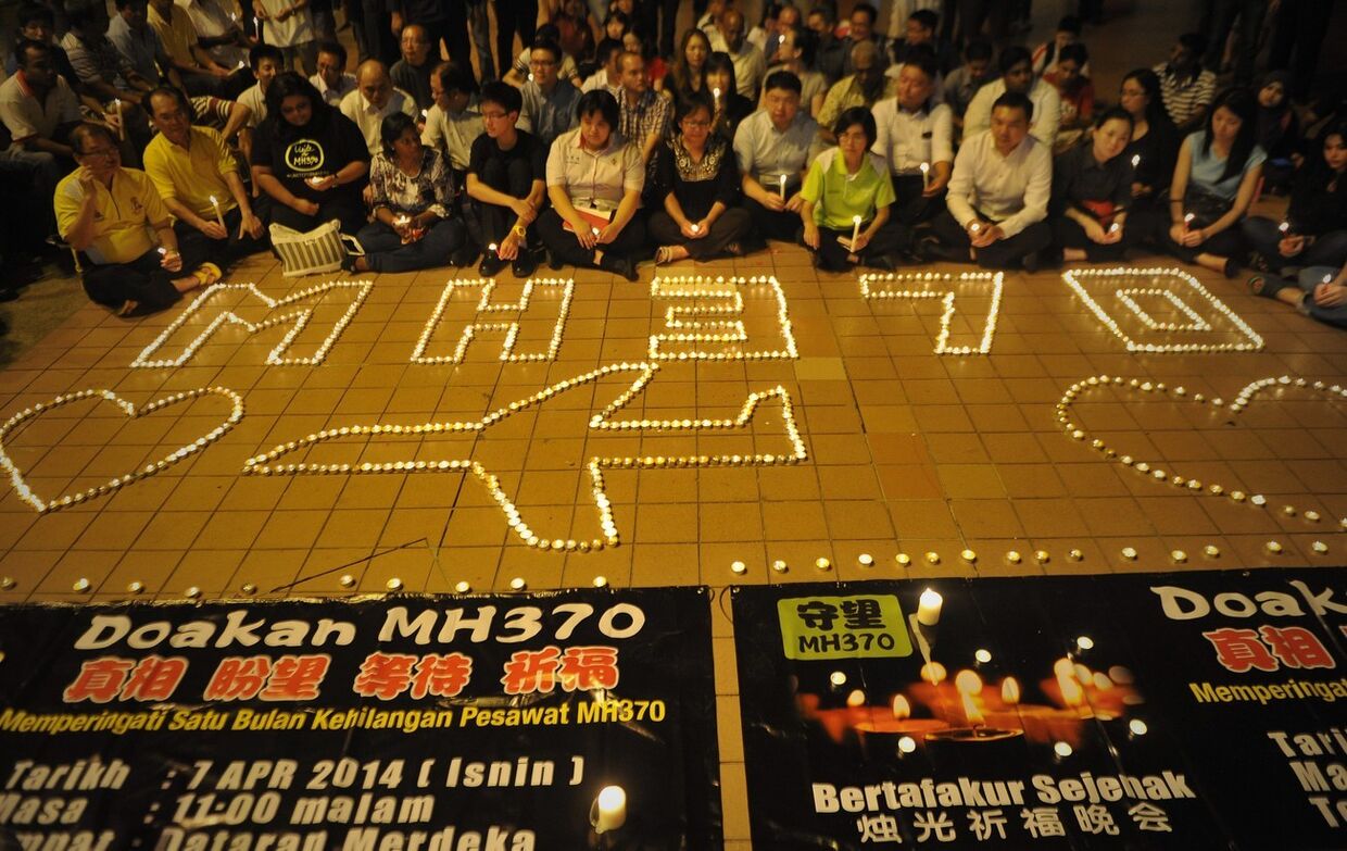 Молитва о пассажирах рейса рейса МН370 в Куала-Лумпуре