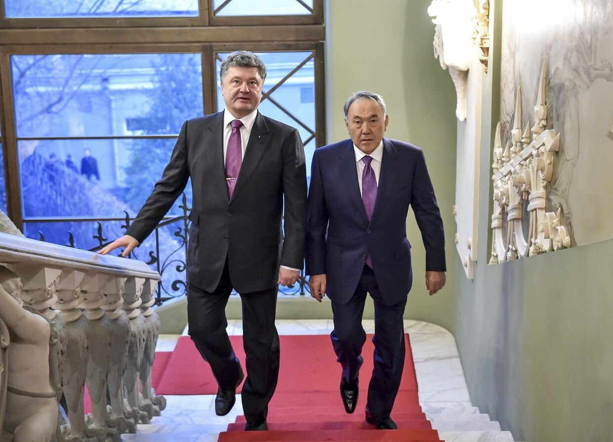 Президент Казахстана Нурсултан Назарбаев и президент Украины Петр Порошенко