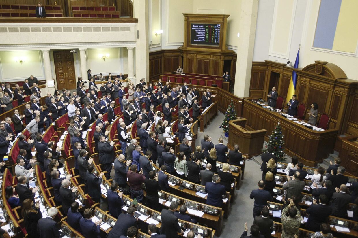 Депутаты Верховной рады голосуют за «внеблоковый» статус страны