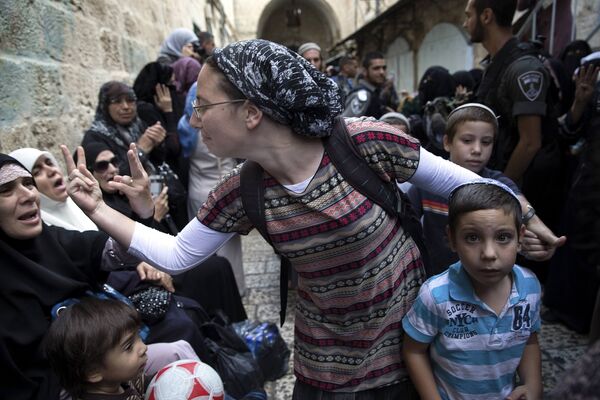 Палестинские женщины протестуют против посещения евреями Храмовый горы