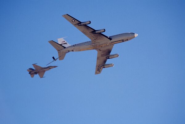 Самолет-заправщик KC-135 компании Boeing