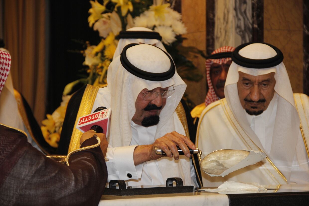 Король Саудовской Аравии Абдалла бен Абдель Азиз заложил камень в фундамент нового расширения главной мусульманской святыни в Мекке