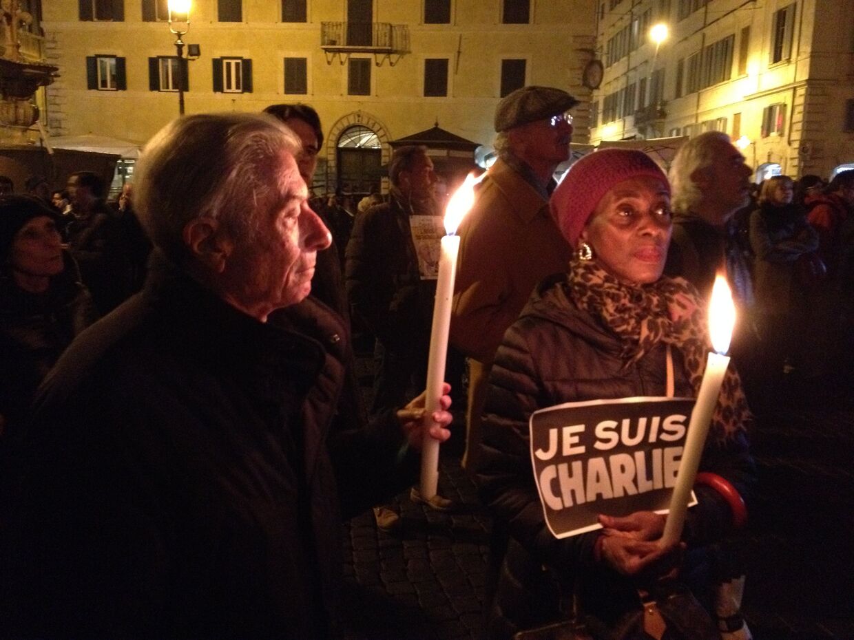 Акция в Риме в память погибших во время теракта в Париже. 8 января 2015