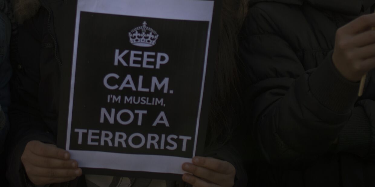 Мусульмане на акции в Мадриде, посвященной памяти жертв терактов в Париже