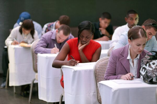 Безработные на ярмарке вакансий в Майами Безработные на ярмарке вакансий в Майами