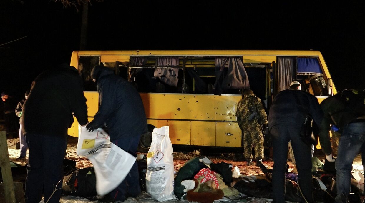 На месте обстрела автобуса с мирными жителями около Волновахи