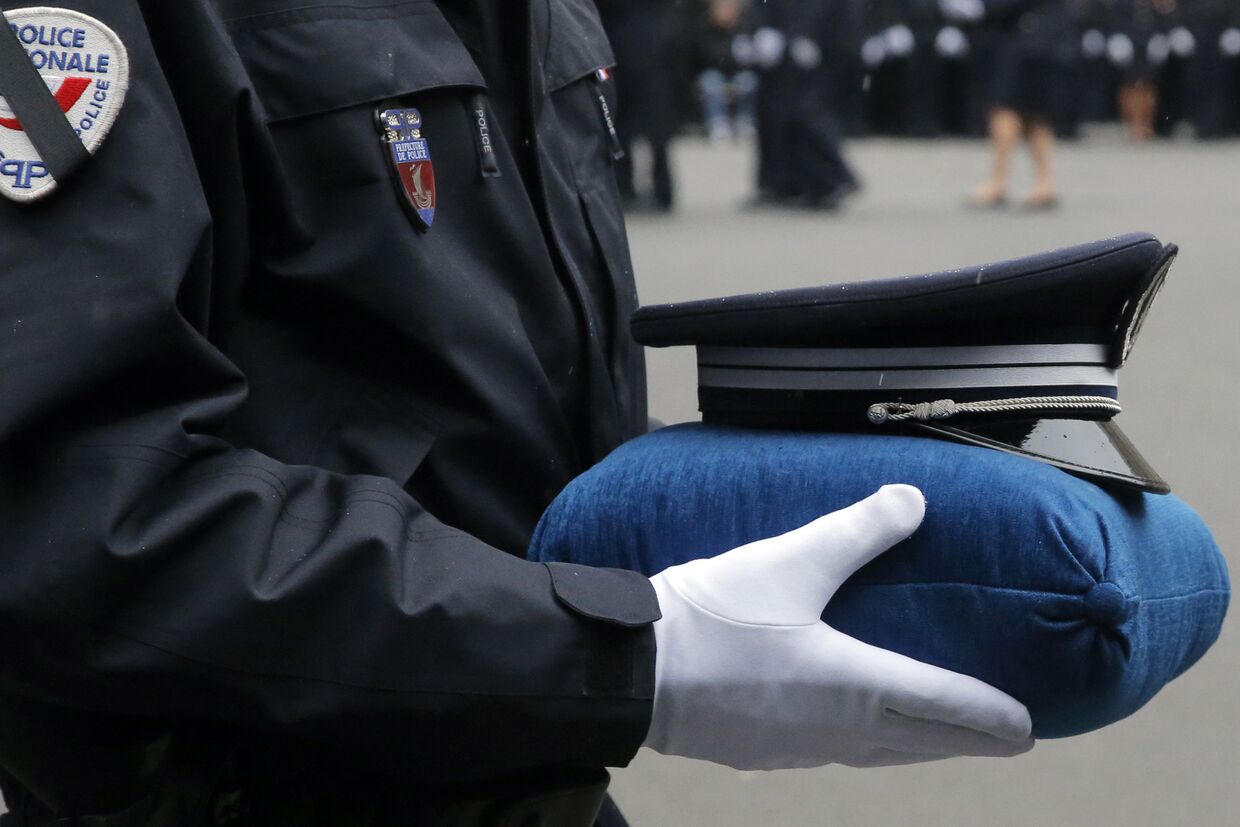 Похороны полицейского Ахмеда Мерабета, погибшего во время теракта в Париже