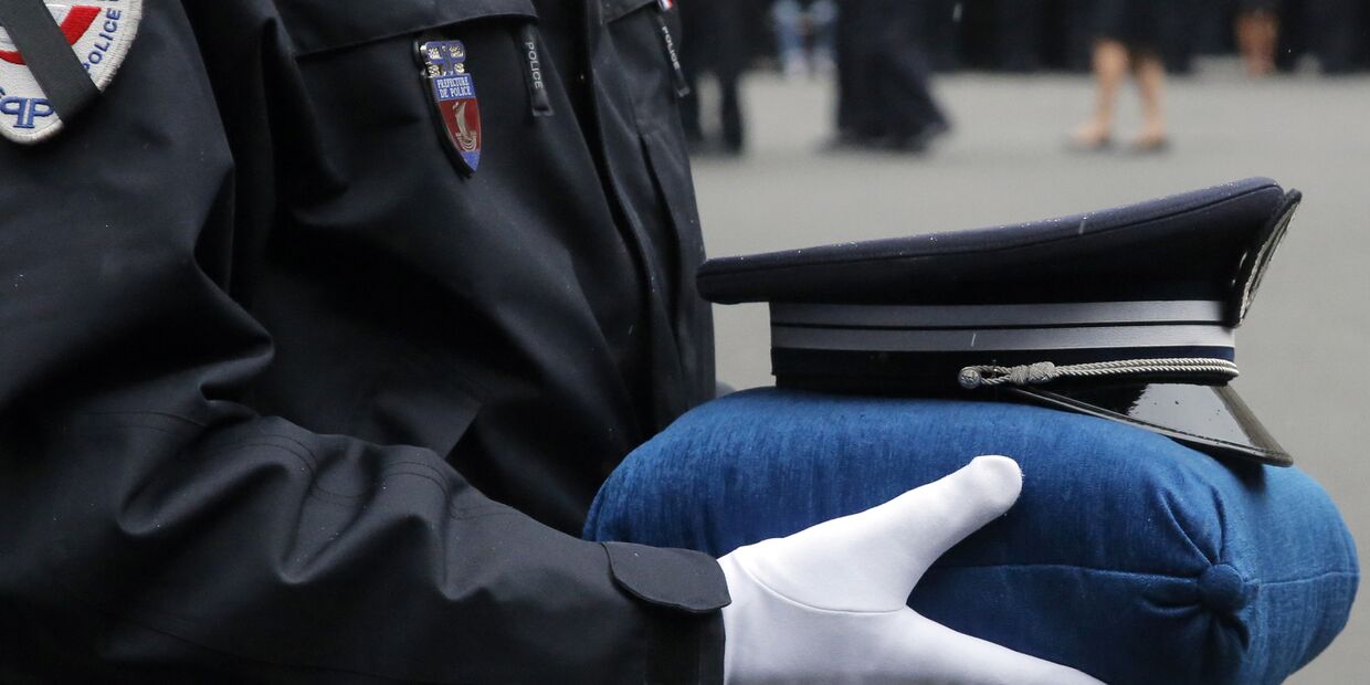 Похороны полицейского Ахмеда Мерабета, погибшего во время теракта в Париже