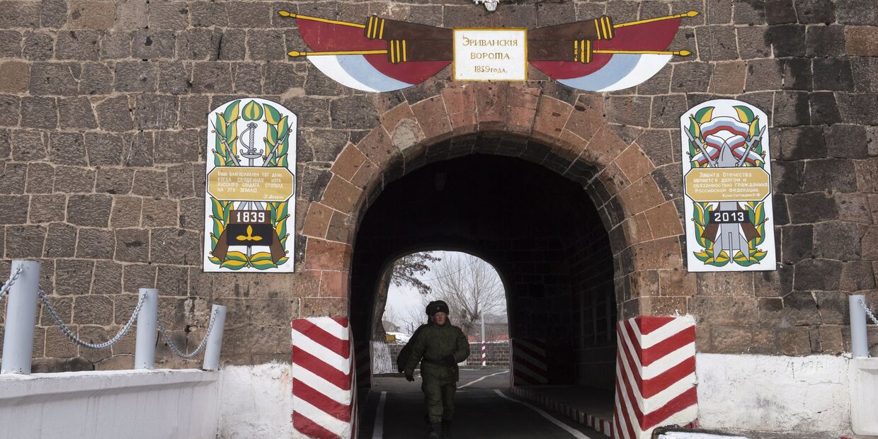 102-я российская военная база в Армении. Архивное фото