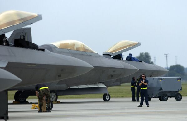 Истребители F-22 Raptor на военной базе в Хэмптоне