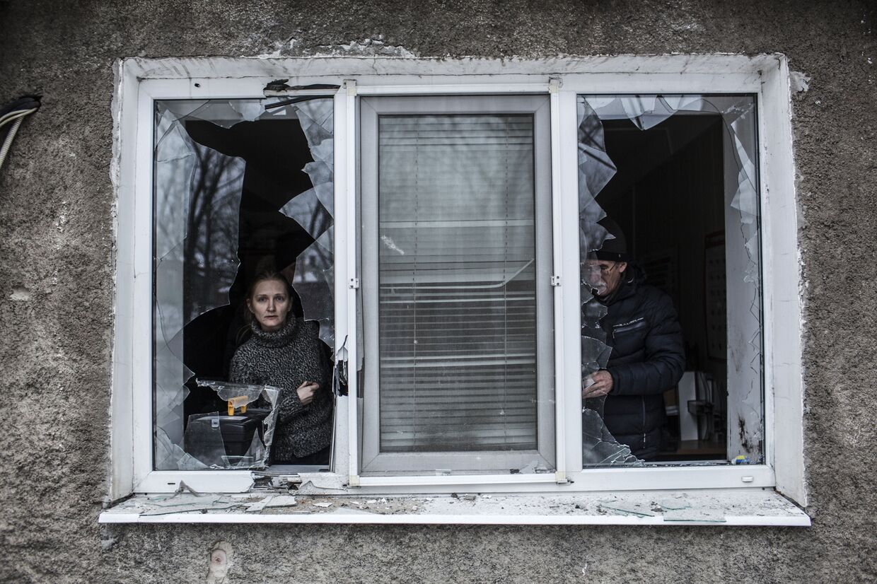 Дом, пострадавший во время обстрела Донецка