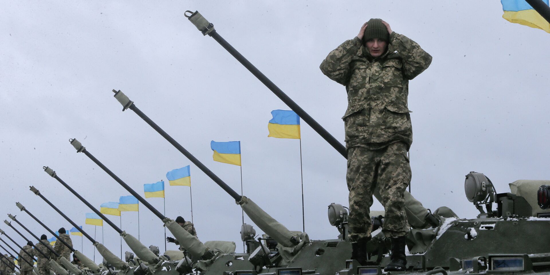 Украинские солдаты готовятся к встрече к Петром Порошенко на военной базе рядом с Житомиром - ИноСМИ, 1920, 10.01.2022