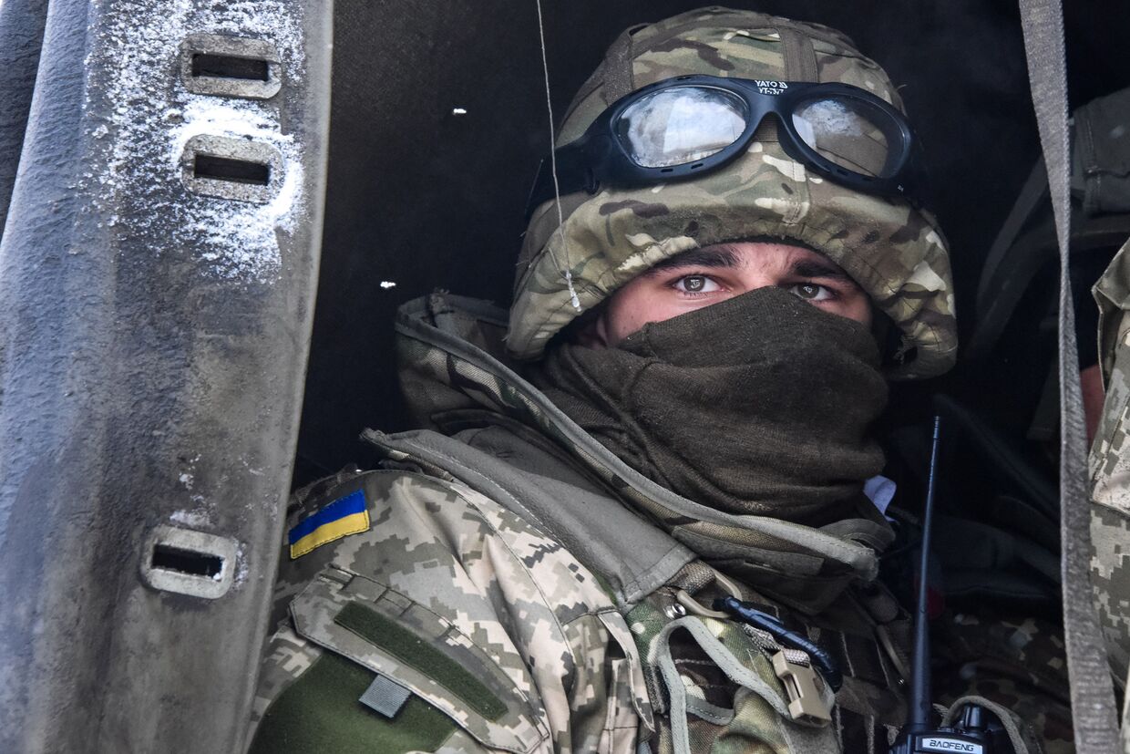 Украинский солдат в аэропорту Донецка Украинский солдат в аэропорту Донецка
